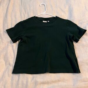 Aritzia Short Sleeve Crewneck Tee in Dark Green